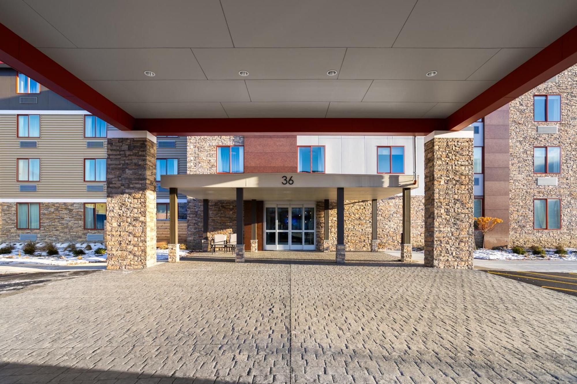 La Quinta Inn & Suites By Wyndham Williston Burlington Exterior photo
