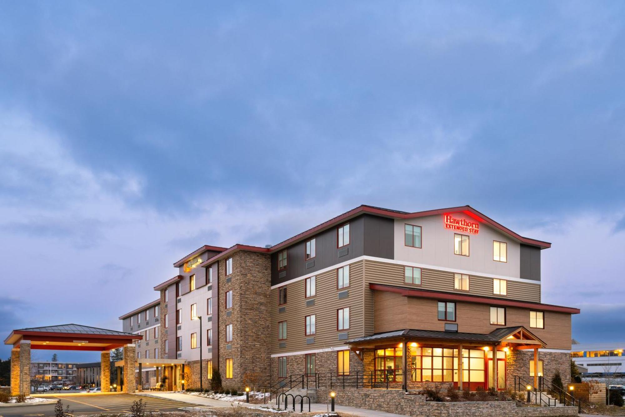 La Quinta Inn & Suites By Wyndham Williston Burlington Exterior photo