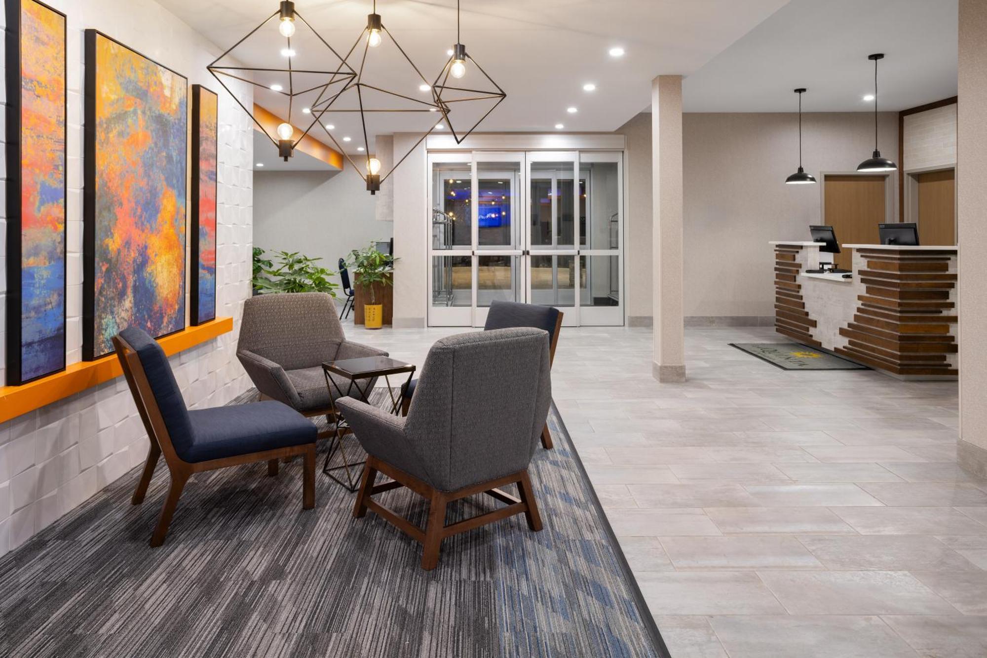 La Quinta Inn & Suites By Wyndham Williston Burlington Exterior photo